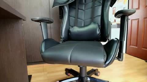 Camille  online show from August 4, 8:50 pm