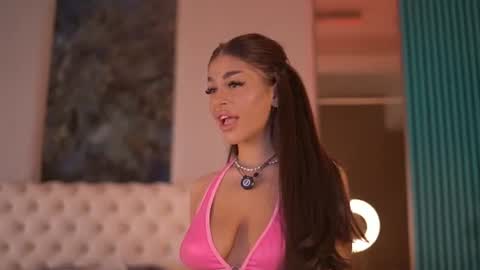 Bella online show from August 9, 7:04 pm