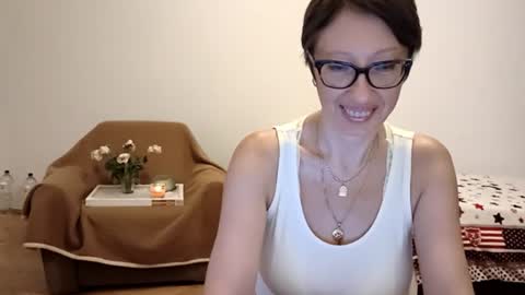 Emma online show from August 6, 8:30 pm