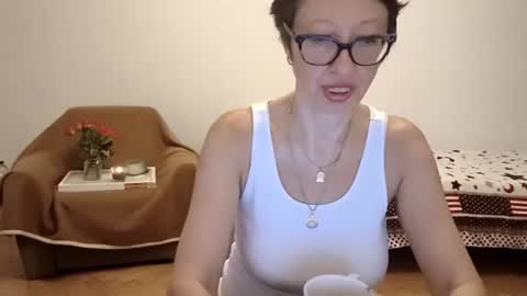 Emma online show from August 7, 8:42 pm