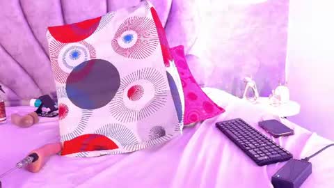BellaSanderrs online show from August 2, 10:33 am
