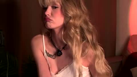 bellasecrettt online show from July 6, 5:05 pm