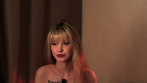 bellasecrettt online show from August 13, 8:01 pm