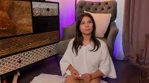 Bellastylezz online show from August 10, 11:44 am