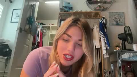 Bella 3 online show from May 1, 3:16 pm
