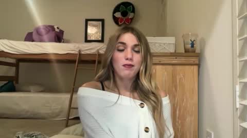 Bella 3 online show from May 10, 4:26 am