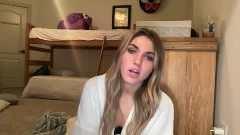 Bella 3 online show from May 10, 5:31 am