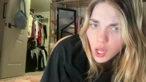 Bella 3 online show from May 18, 6:47 am