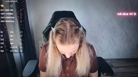 Your Annabelle Wolf  online show from July 25, 12:09 pm