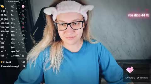 Your Annabelle Wolf  online show from August 4, 8:06 pm