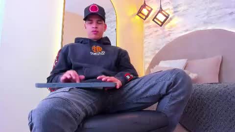 benjamin_more online show from August 3, 1:12 am