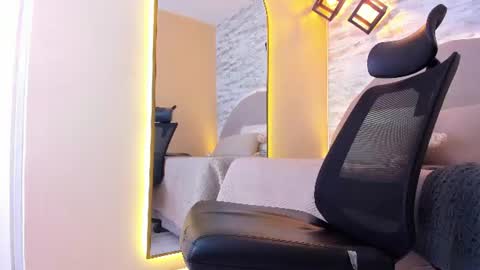 benjamin_more online show from August 3, 3:24 am
