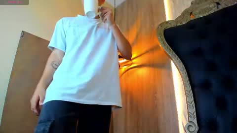 benjamin_more online show from August 5, 9:46 pm