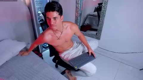 benjamin_more online show from August 13, 6:49 am