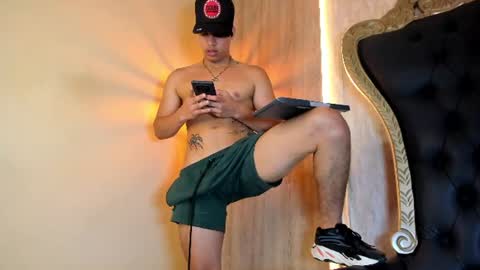 benjamin_more online show from August 15, 10:47 pm