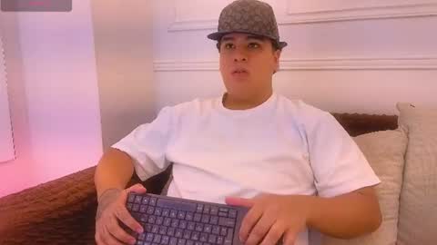 bennett_alejoo online show from August 7, 7:25 pm