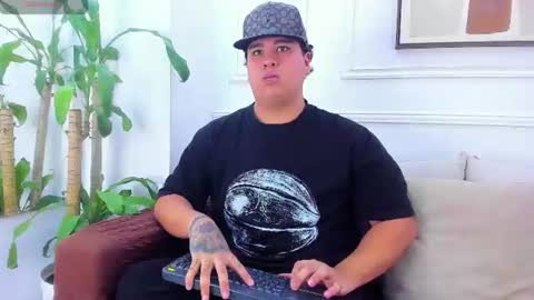 bennett_alejoo online show from August 11, 6:43 pm