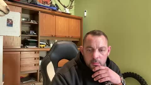 benochau online show from March 27, 11:03 am