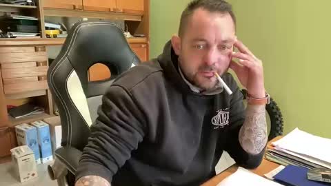 benochau online show from March 30, 2:57 pm