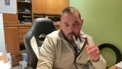 benochau online show from April 3, 11:08 pm