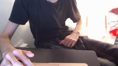 berceuse111 online show from July 6, 1:36 pm
