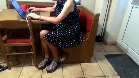 Bernadetanylon online show from July 31, 4:30 am