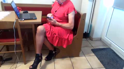 Bernadetanylon online show from August 8, 5:40 am