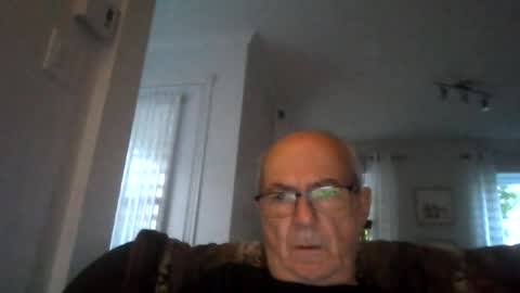 bernard1102 online show from August 10, 9:33 am