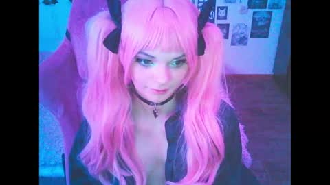 BerrieKitten online show from April 19, 2:32 am