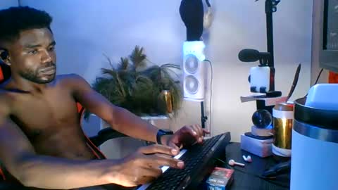 Suamys online show from August 4, 8:00 am