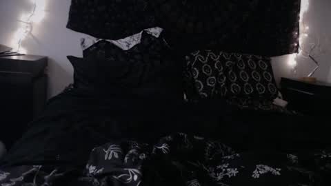 bexbex945874 online show from August 6, 11:26 pm