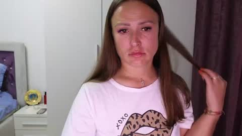   BeyonceDoll       Twitter DollBeyonce    online show from August 10, 5:03 pm