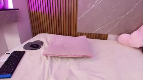 biancaa__18 online show from August 8, 8:31 pm