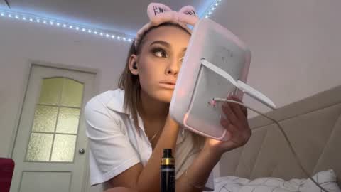 Taya online show from August 15, 2:32 pm
