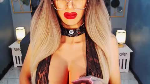 Loraine Cruz online show from July 24, 11:02 am