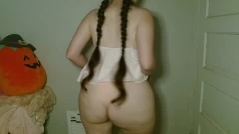 Isabella online show from August 12, 4:15 am