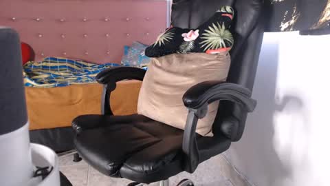 bigclit_isa online show from August 5, 2:15 pm