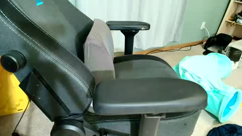 biggerthebetterr online show from June 28, 7:33 am