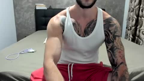 bigmuscles95 online show from August 13, 8:45 pm