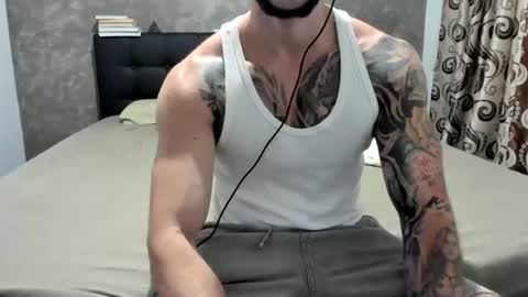 bigmuscles95 online show from August 16, 7:40 pm