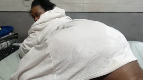 bigsuperbutt online show from August 11, 9:33 am