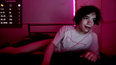straything online show from June 23, 9:05 pm