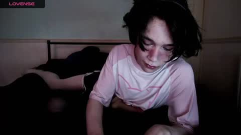 straything online show from June 30, 6:53 pm
