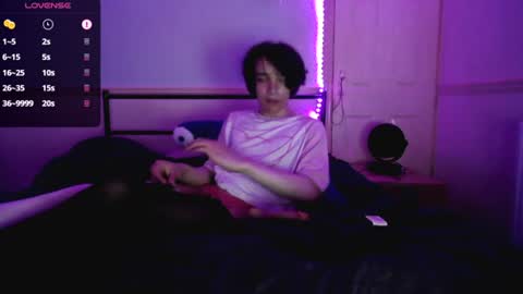 straything online show from July 1, 12:23 am