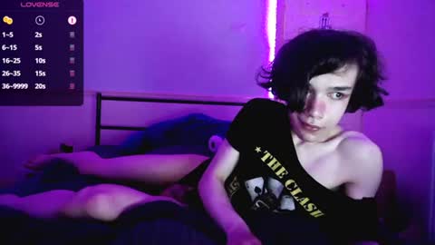 straything online show from July 1, 11:38 pm
