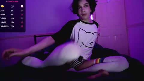 straything online show from July 3, 9:39 pm
