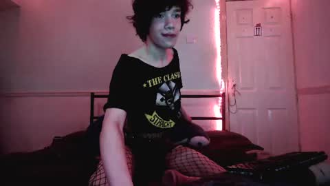straything online show from July 10, 1:00 am
