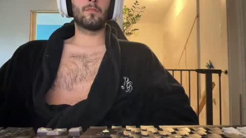 a cool guys online show from June 15, 12:58 pm