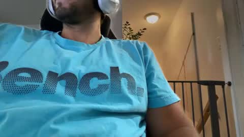 a cool guys online show from August 14, 6:33 pm