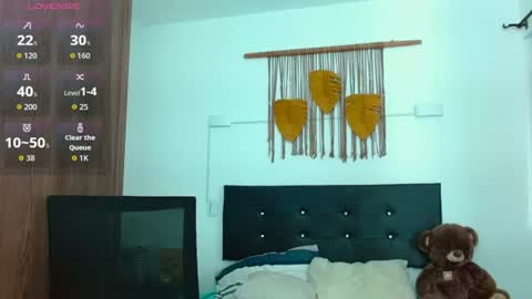 black_adams_ online show from August 18, 1:28 pm